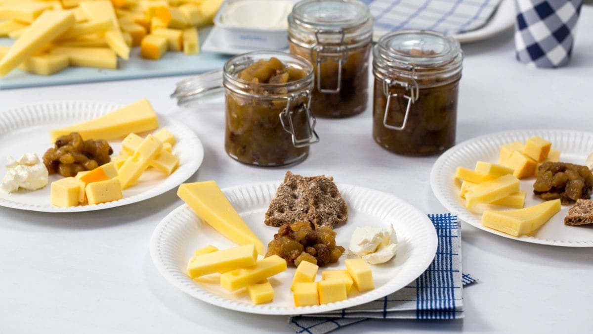 Ostetallerken med eplechutney