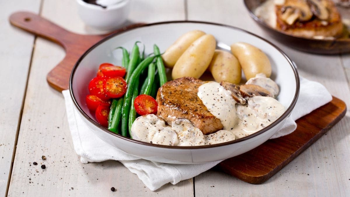 Svinefilet med saus av blåmuggost