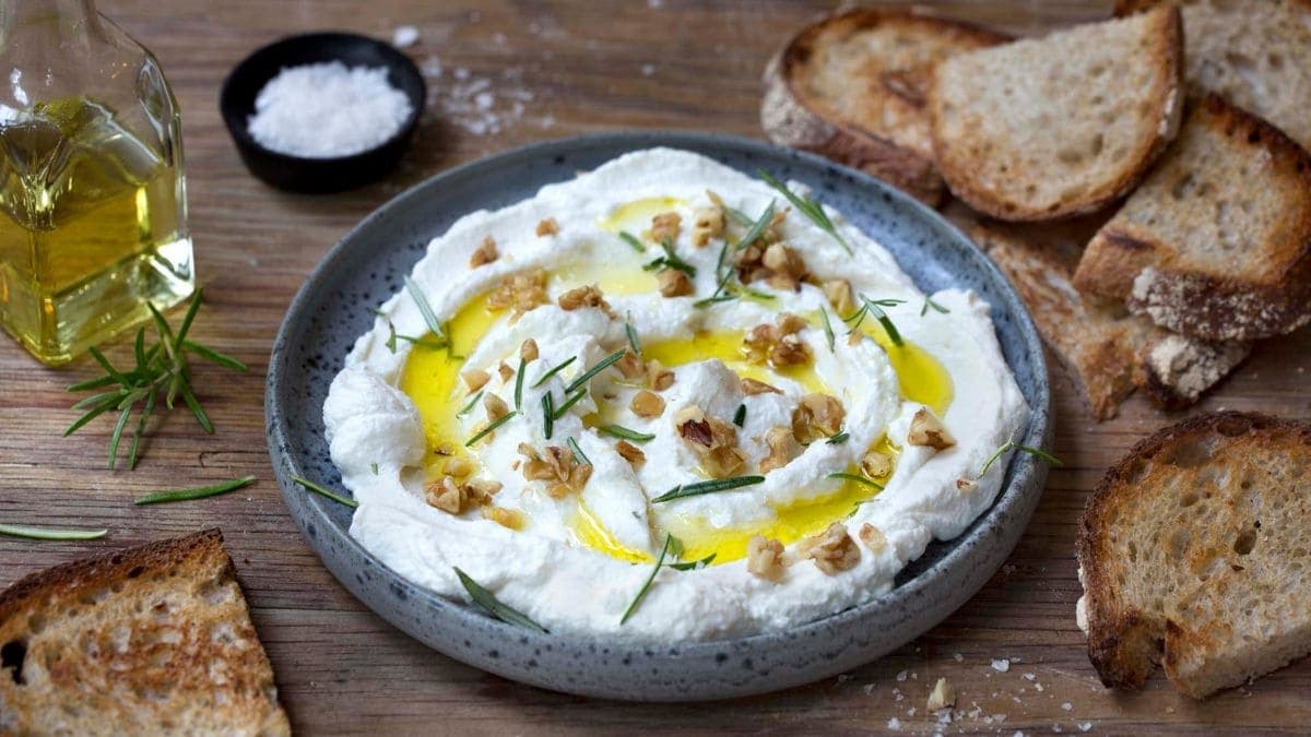 Pisket ricotta med rosmarin og valnøtter