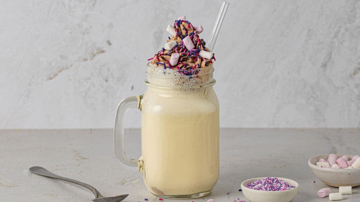 Lettvint «freakshake» med vaniljemelk og sjokoladekrem