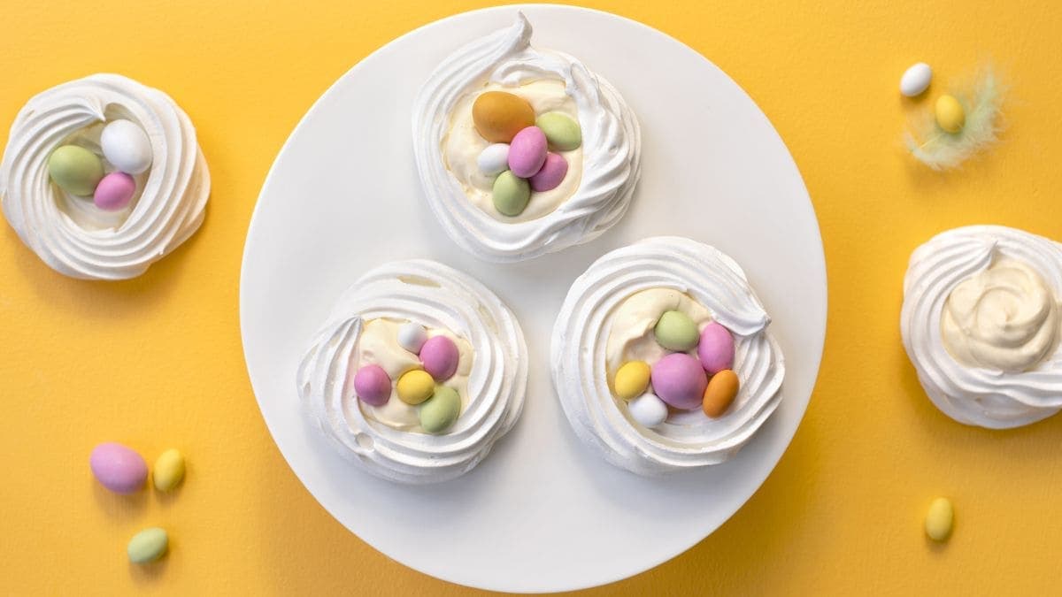 Pavlova med påskeegg