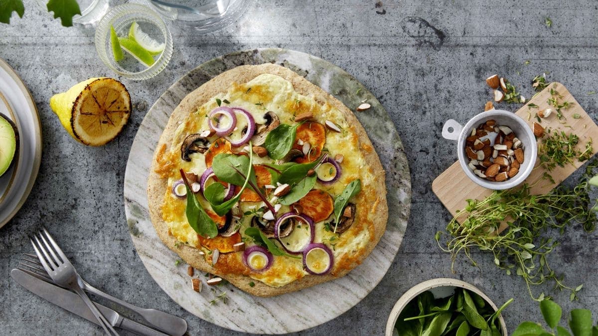 Vegetarpizza med grov bunn