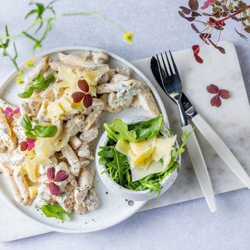 Kremet pasta med kylling og urter