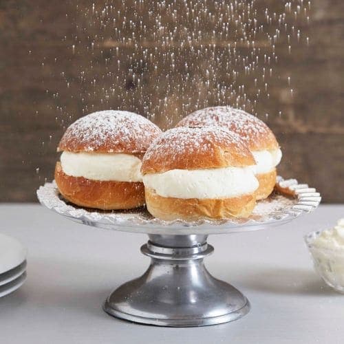 Fastelavnsboller med vaniljekrem