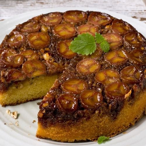Banankake med sjokolade og hasselnøtter