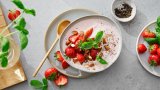 Yoghurt med jordbær og mandler januar 2026