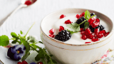 TINE Yoghurt i skål med bær