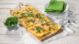 Oppskrift på hvit pizza med Port Salut, blomkål og bacon