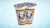 TINE Milkshake Jordbær og Sjokolade på vinterbakgrunn