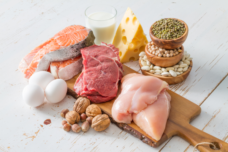 Fjøl med proteinrik mat