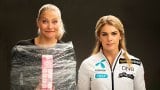 Ragnhild Mowinckel og Nina Løseth forklarer TINEs nye melkekartonger.
