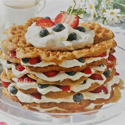 Vaffelbløtkake med bær