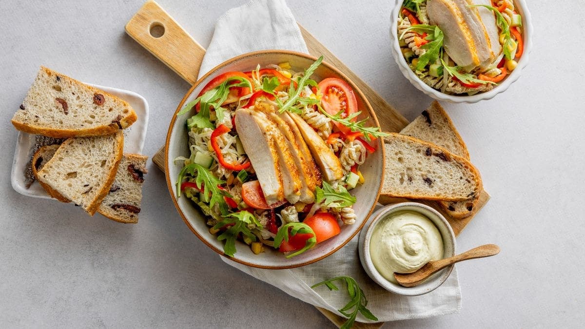 Kylling- og pastasalat med pestodressing