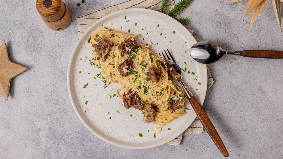 Pasta à la carbonara med pinnekjøtt