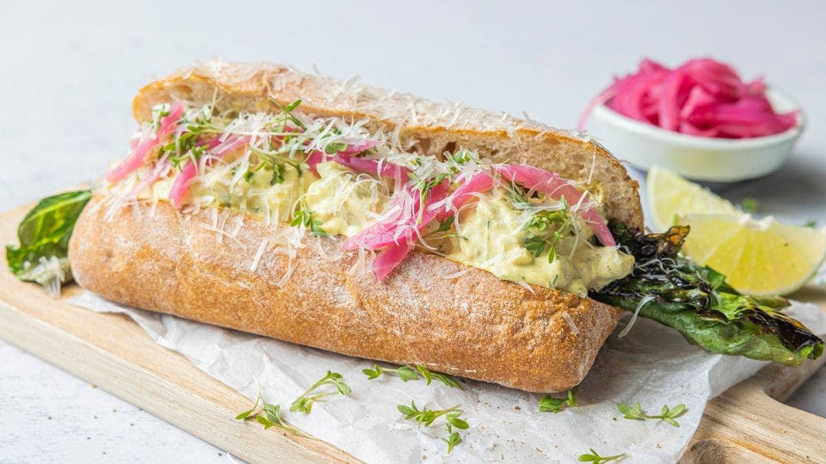 Ciabatta med karrikyllingsalat