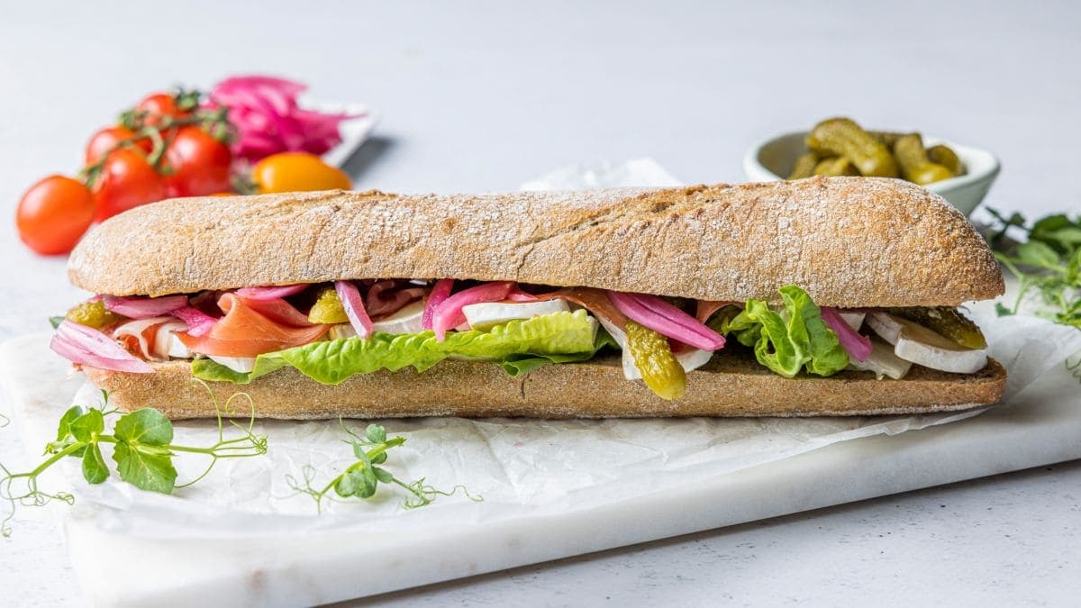Bagett med brie og spekeskinke