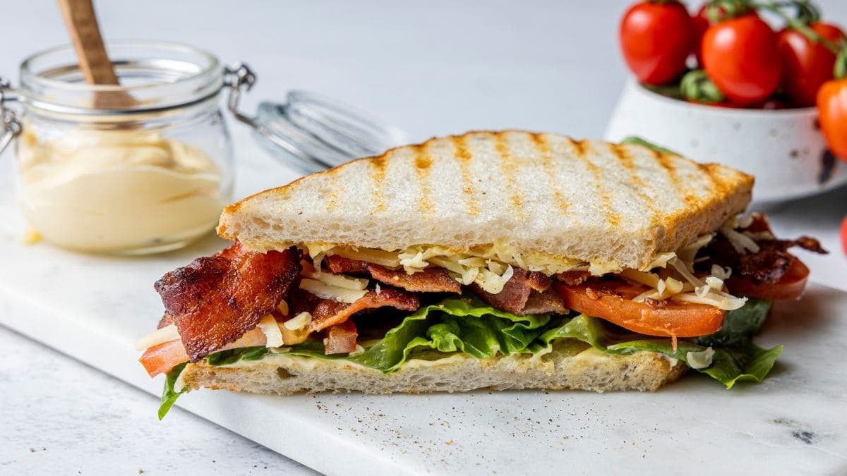 BLT med Østavind® og chilimajones