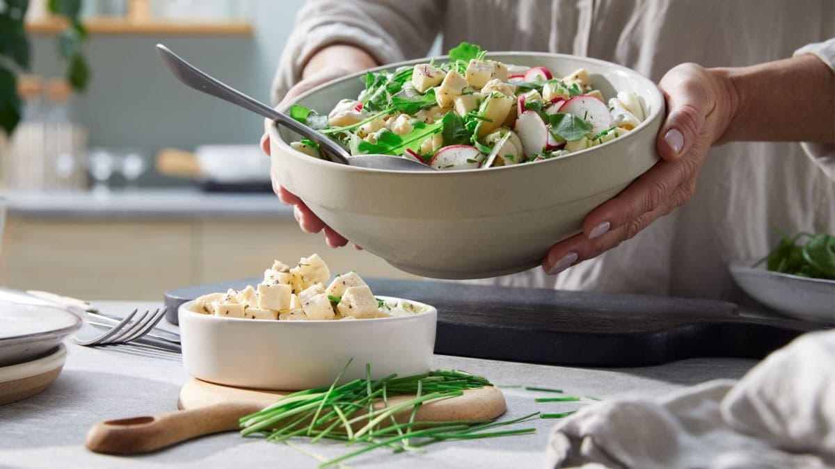 Pastasalat med reddik og salatost