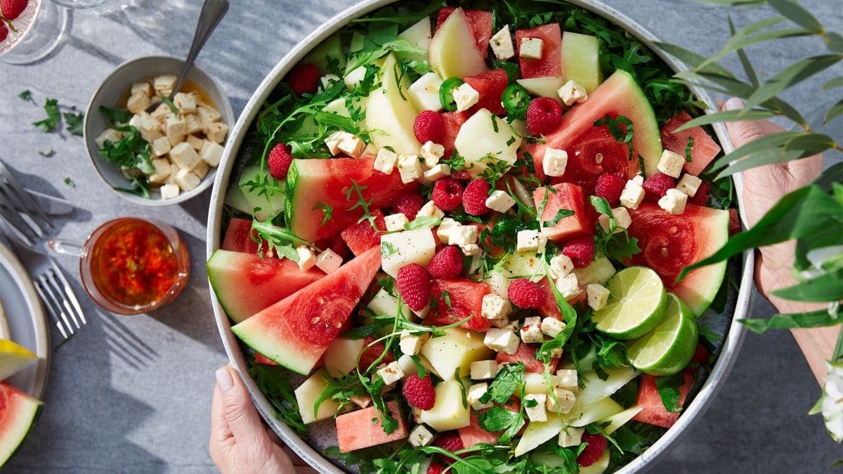 Next ImageSalat med melon, ost og bringebærdressing