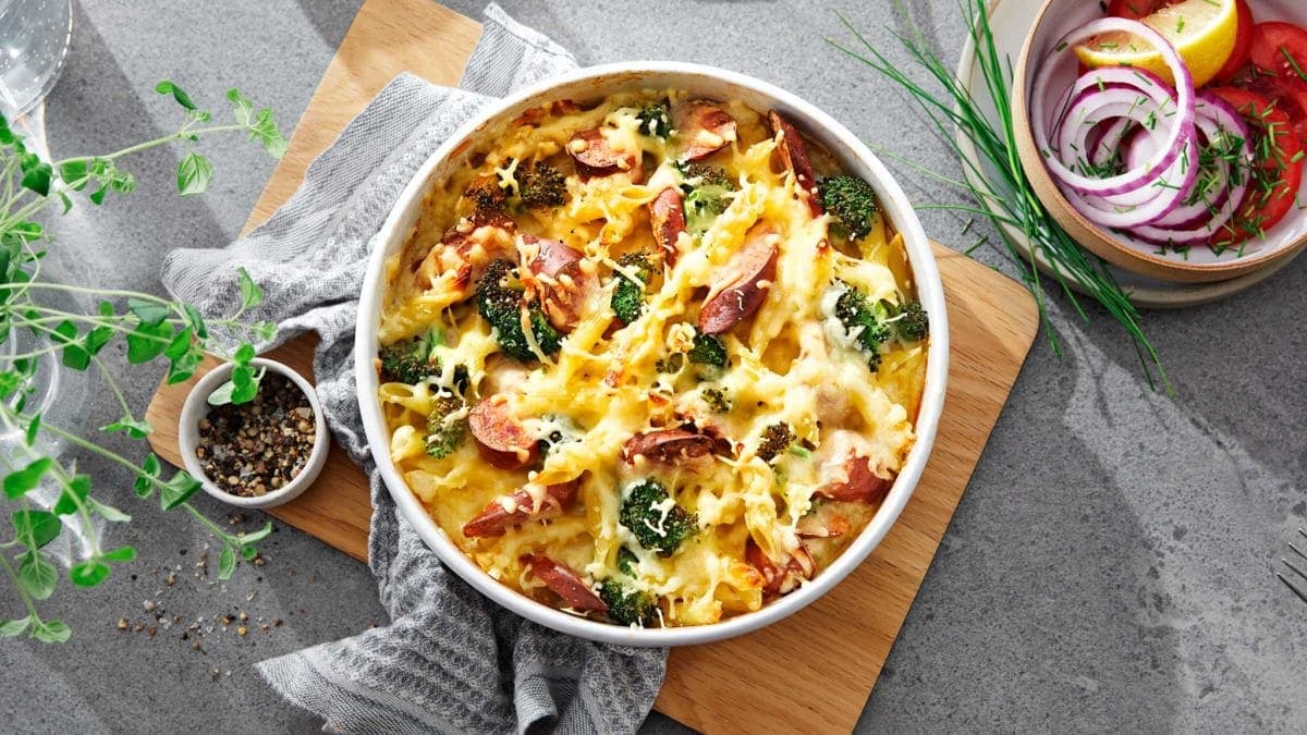 Pastaform med pølse og brokkoli