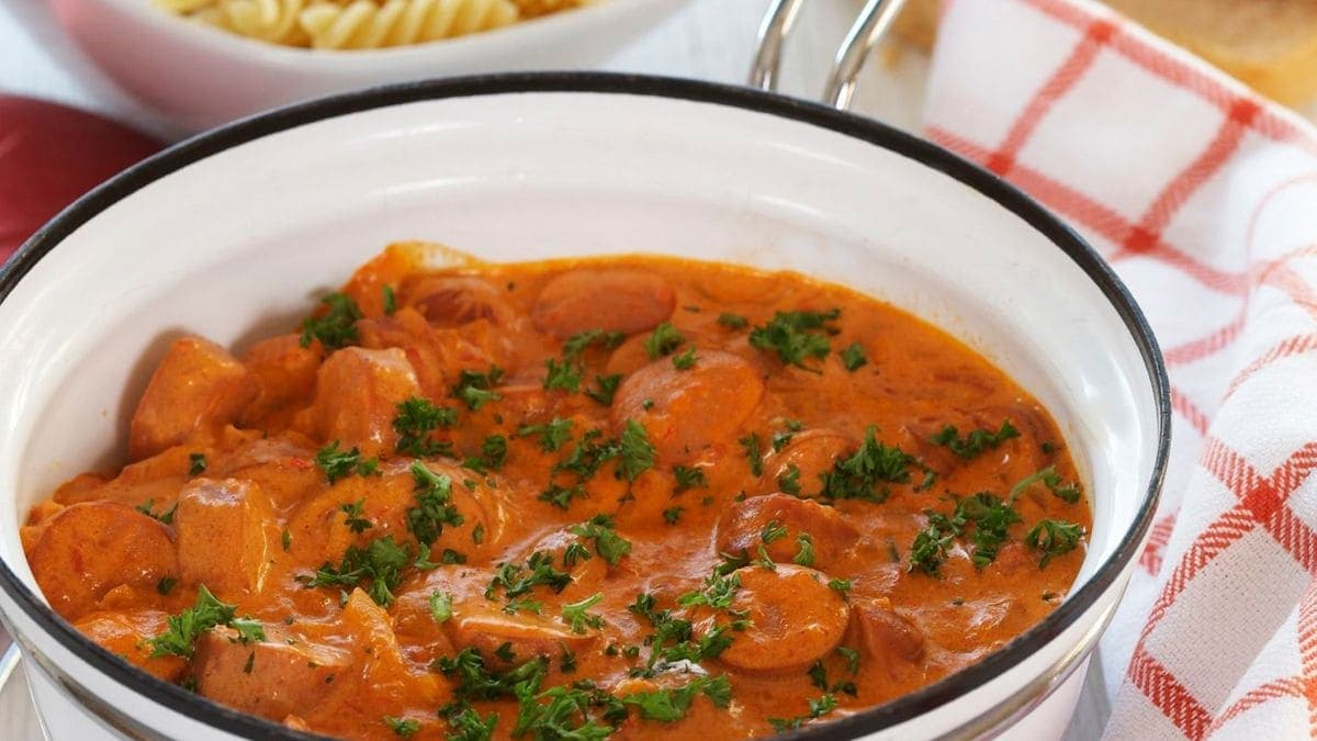 Pasta med pølsesaus