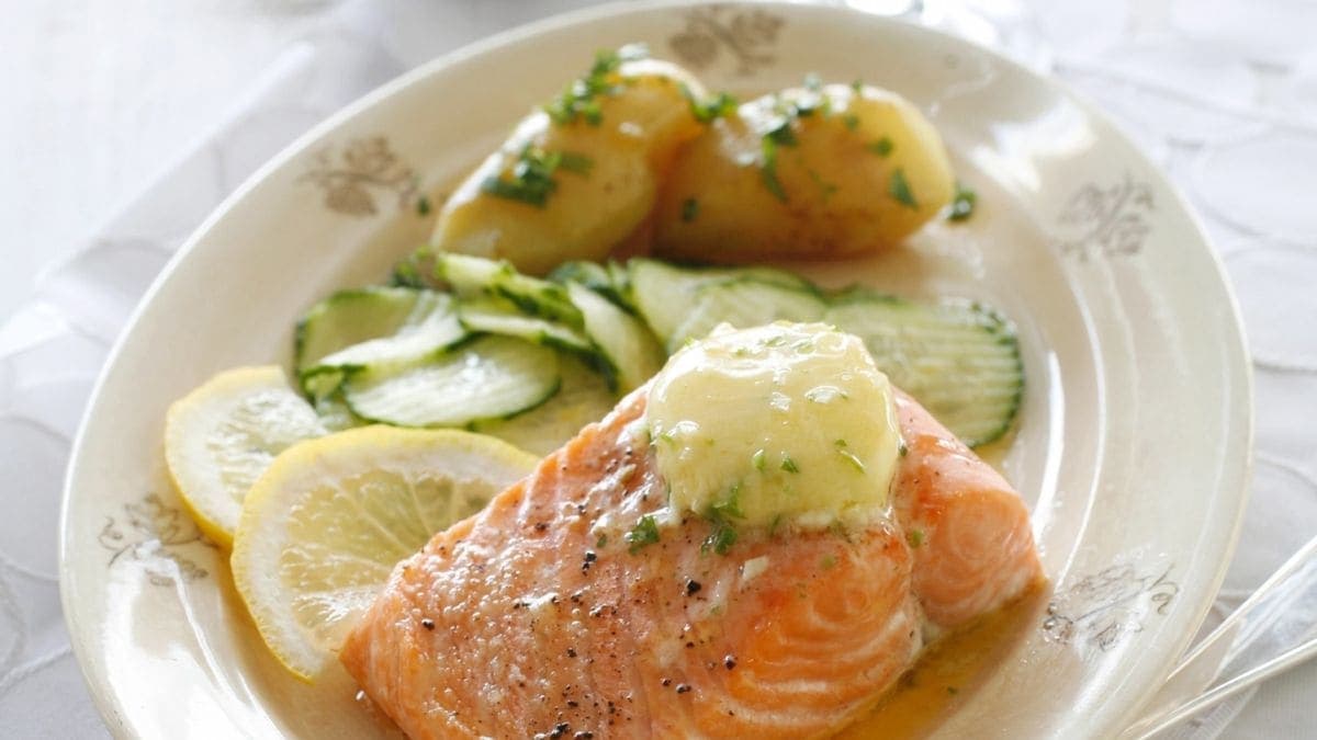 Laks med hvitløksmør
