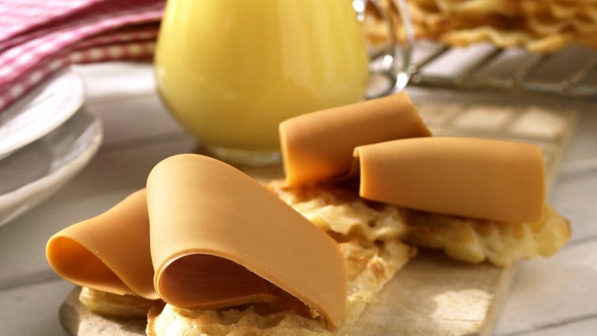 Vafler med appelsinsaus