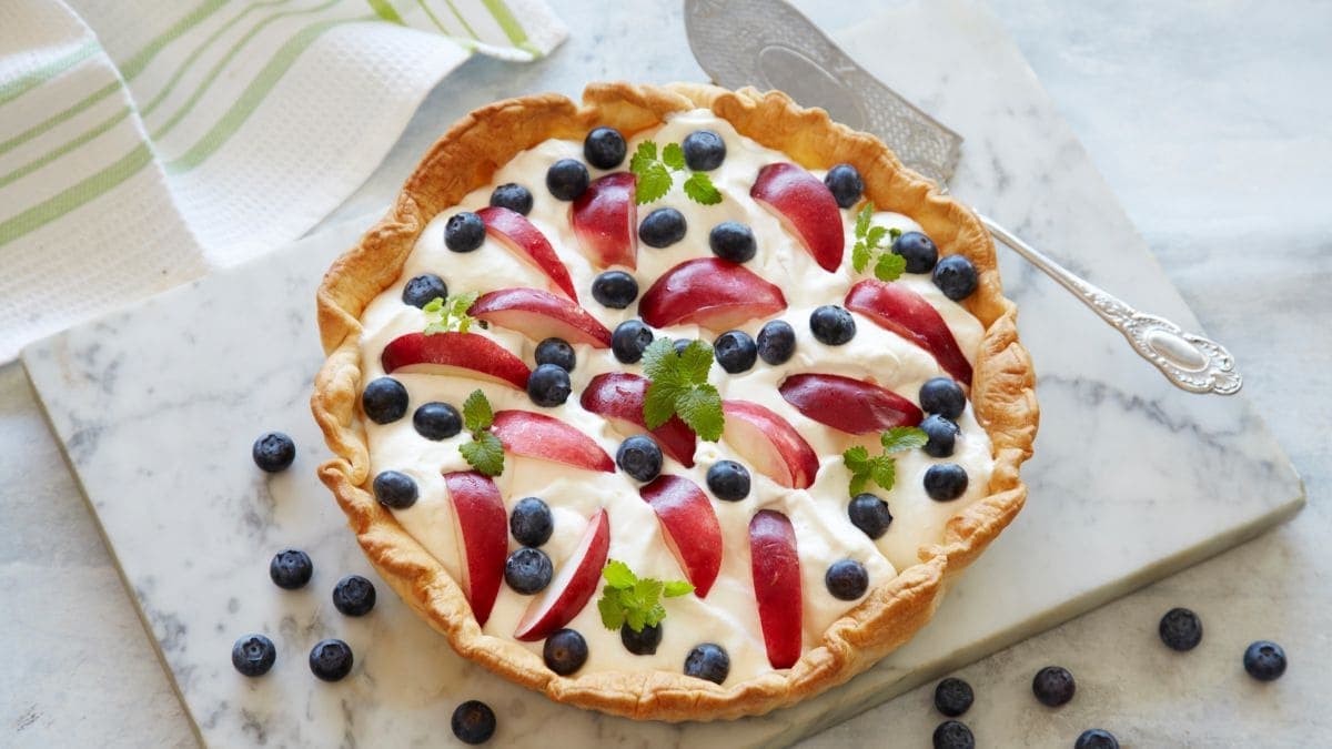 Next ImageDessertpai med nektarin og blåbær