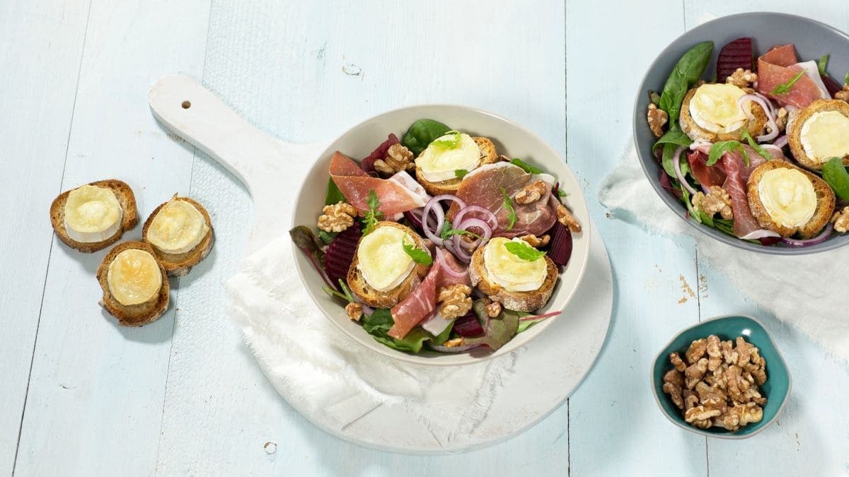 Chevresalat med valnøtter