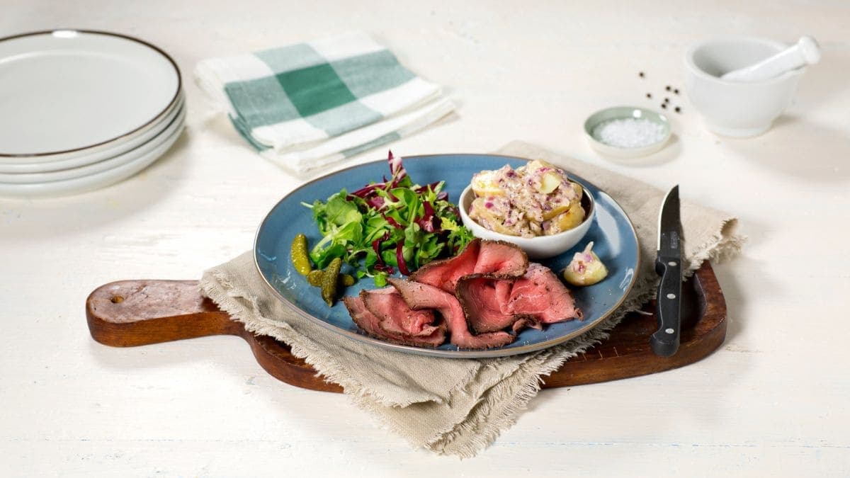 Kremet potetsalat med roastbeef