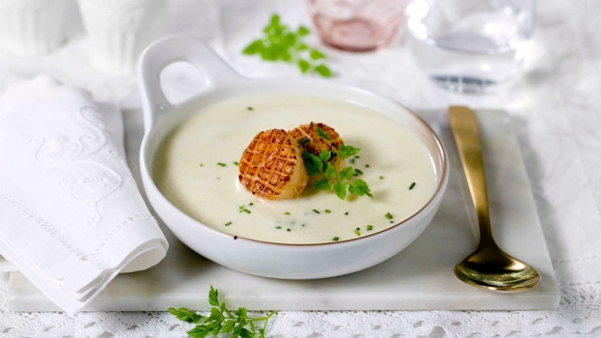 Jordskokksuppe med kamskjell