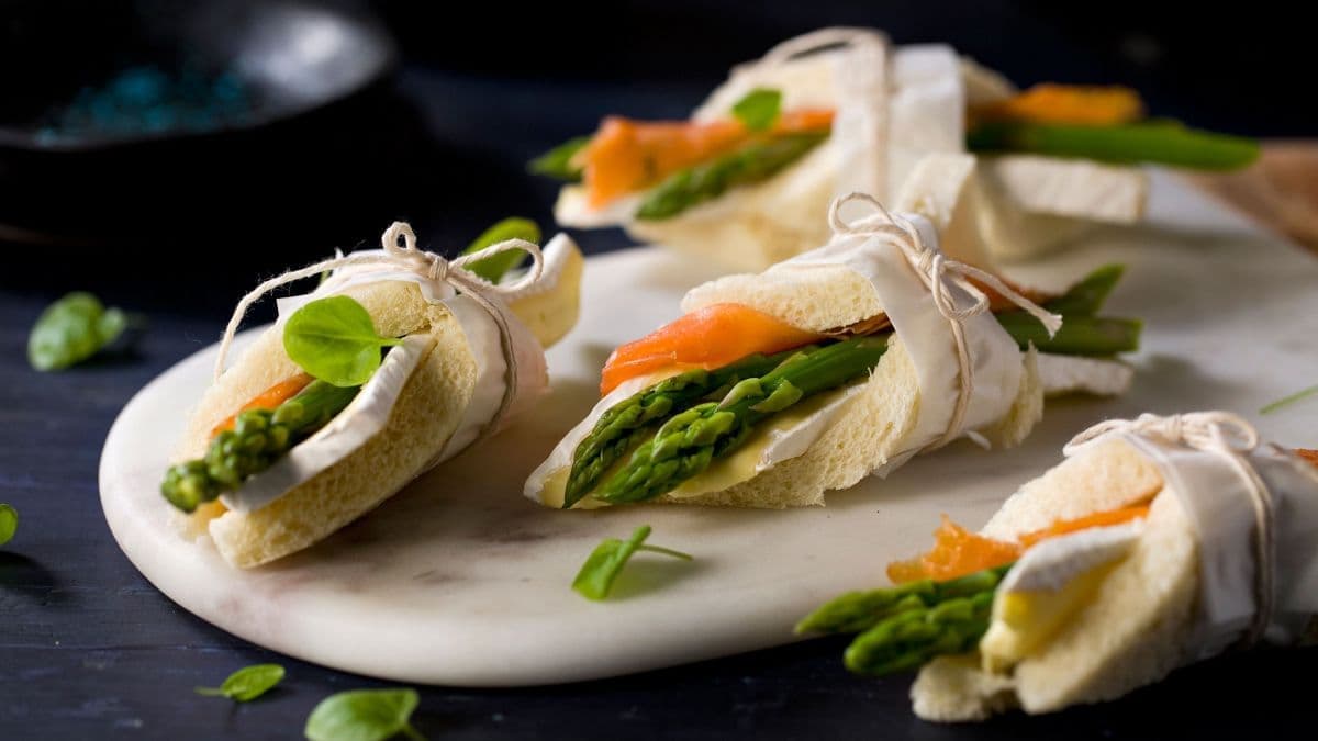 Next ImageLoffruller med brie, asparges og røkelaks