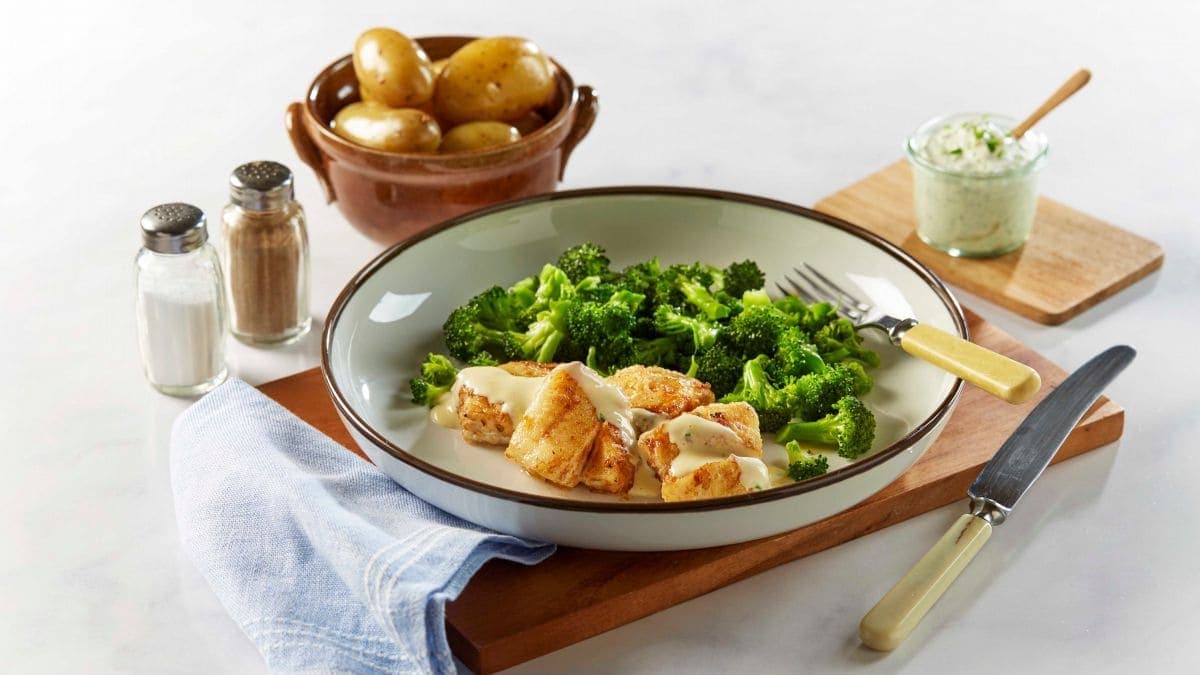 Fiskefilet med urtesaus