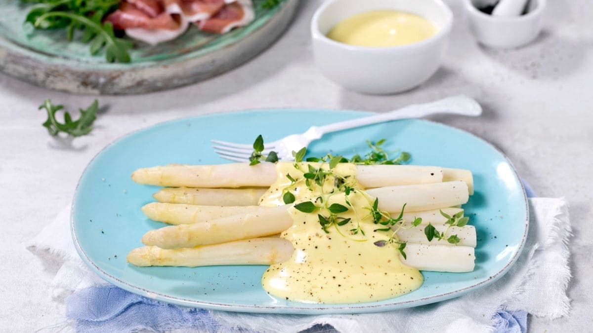Hvit asparges med hollandaise