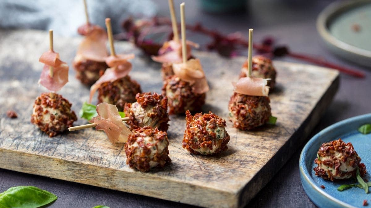 Next ImageCheese balls med soltørket tomat