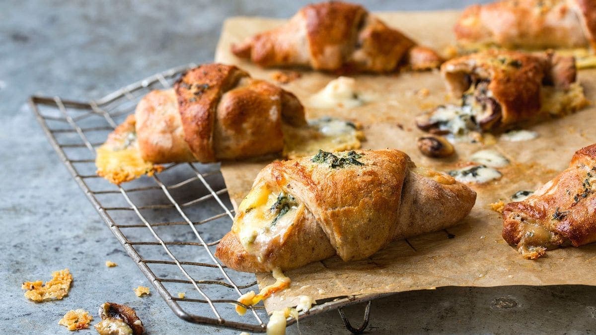 Grove horn med smørstekt sopp, Norvegia® og blåmuggost