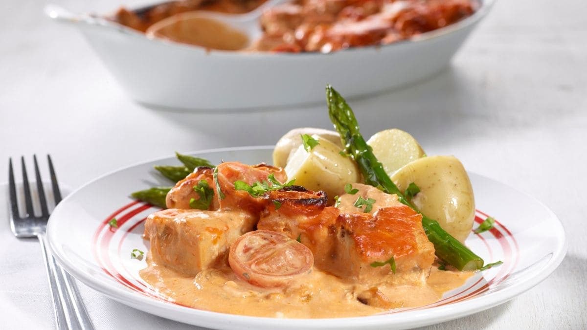 Seigrateng med tomat og purre