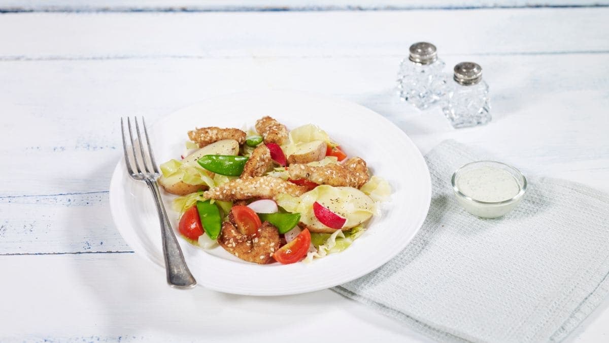 Sesampanert kylling med potet- og kålsalat
