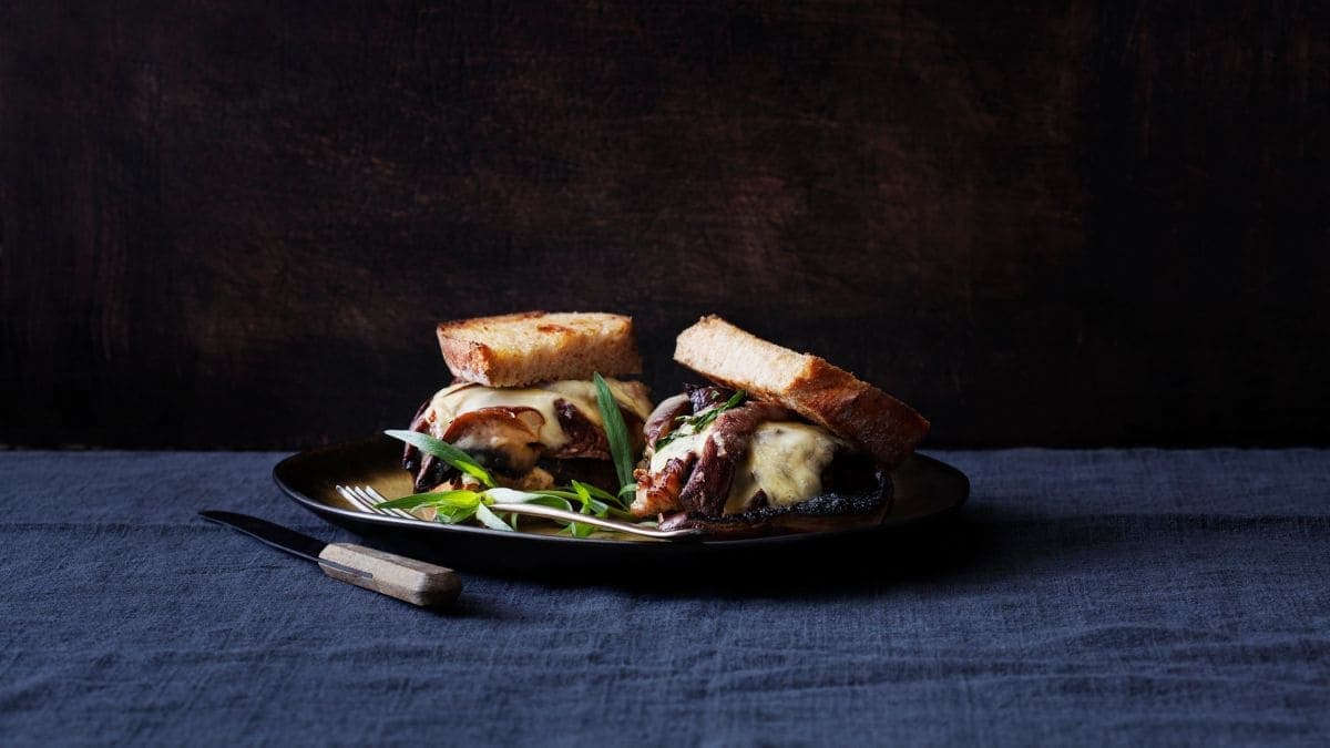 Dijonbiff ostesmørbrød