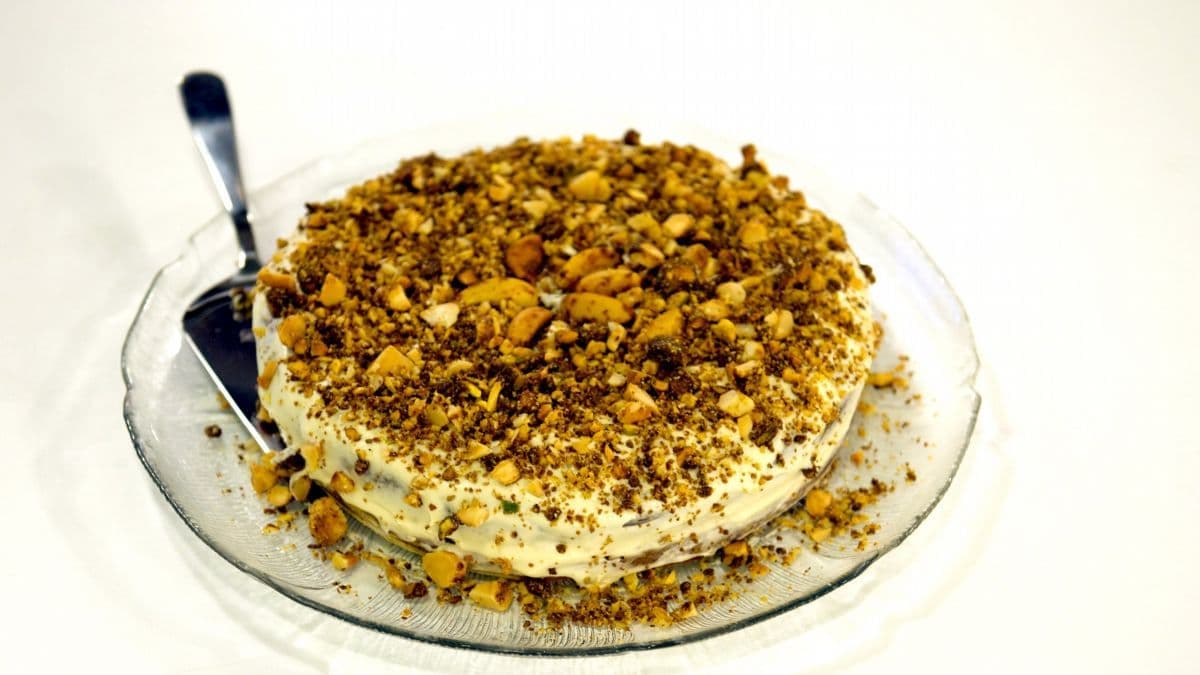 Ostekake med lønnesirup og karamelliserte nøtter