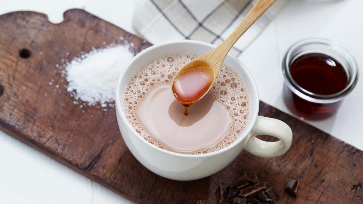 Varm kakao med karamell og salt