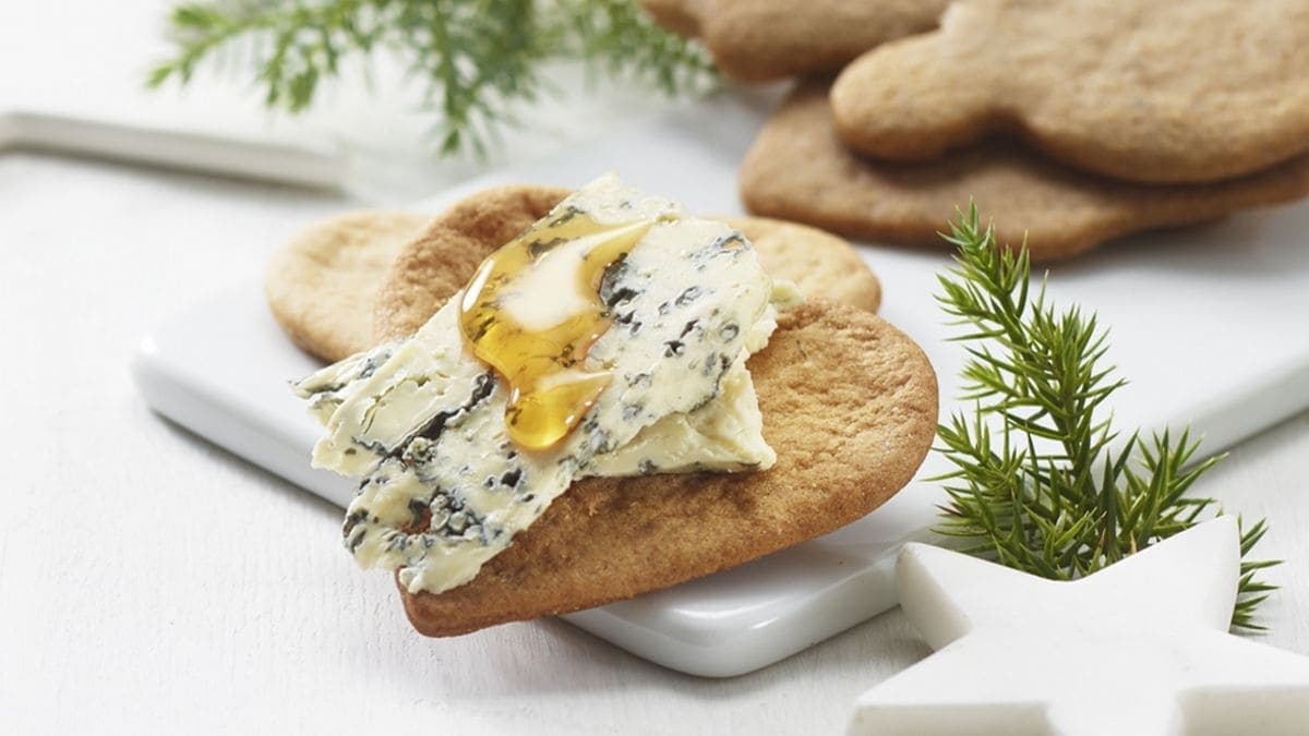 Pepperkaker med blåmuggost