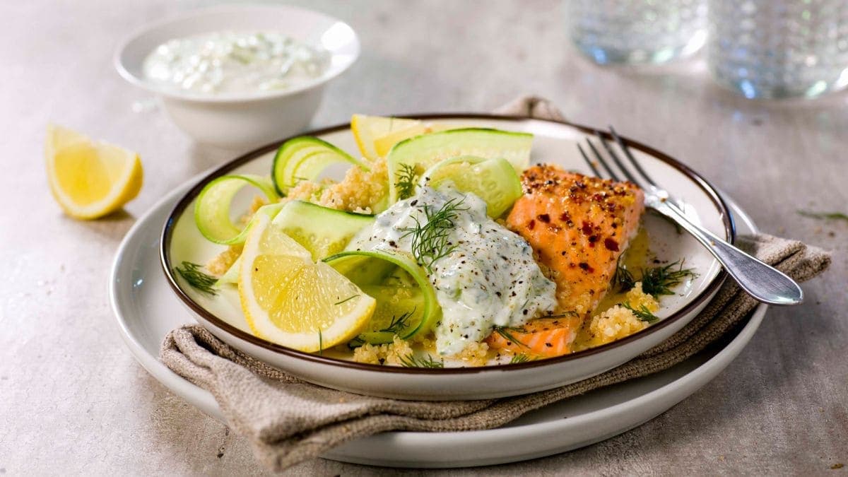Ørret med quinoa og yoghurtsaus