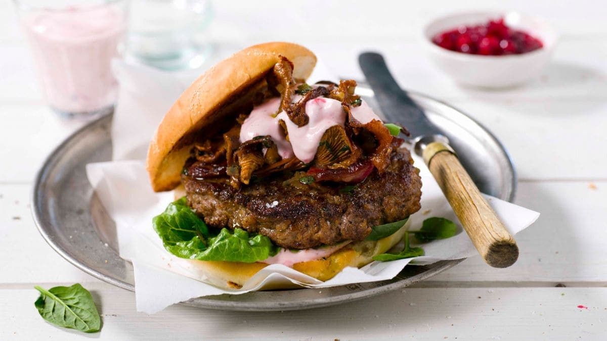 Next ImageElgburger med smørstekt kantarell