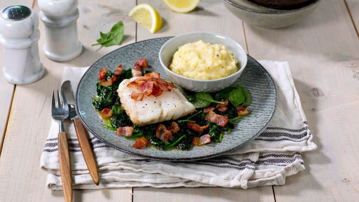 Skrei med bacon, spinat og rotmos