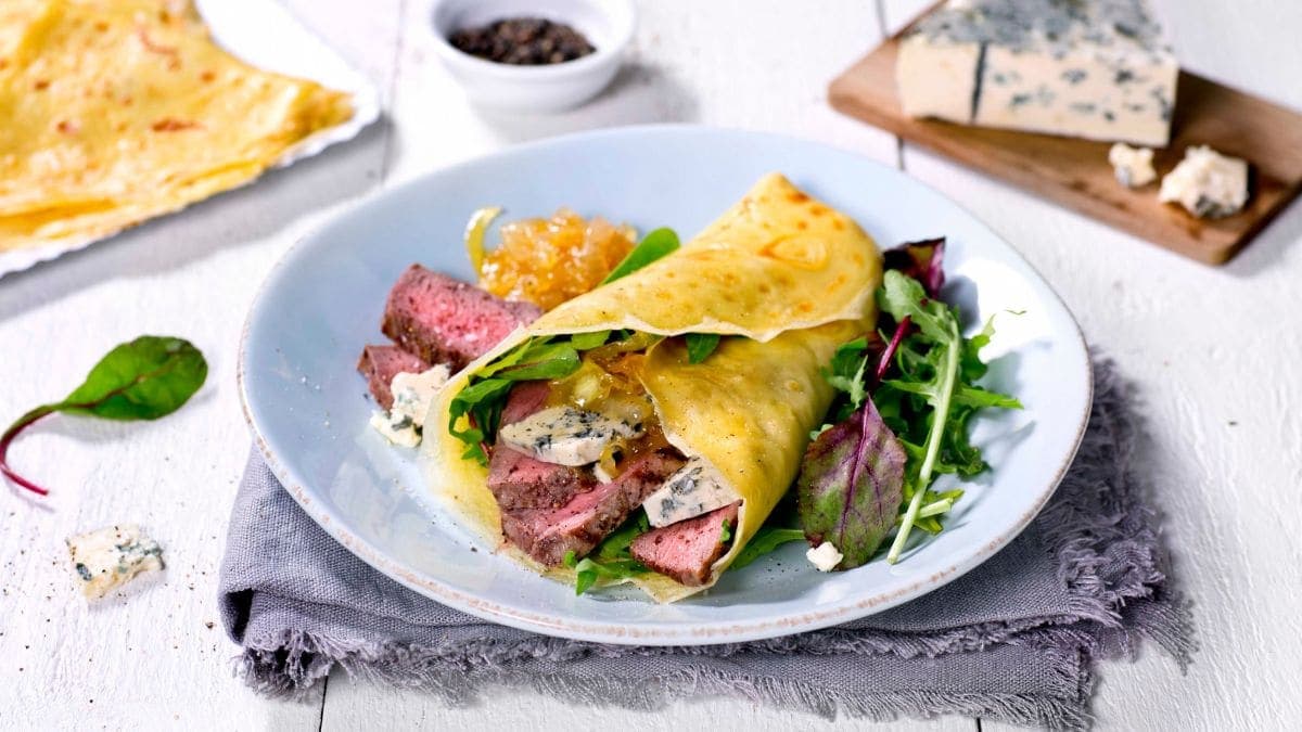Pannekakewrap med blåmuggost og biff