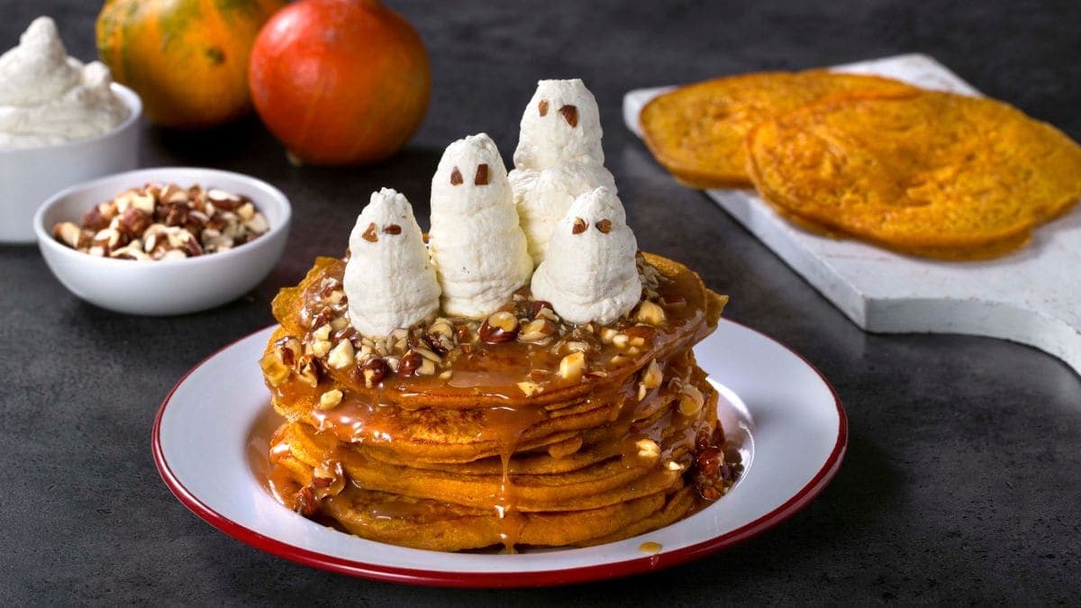 Spooky amerikanske pannekaker med gresskar