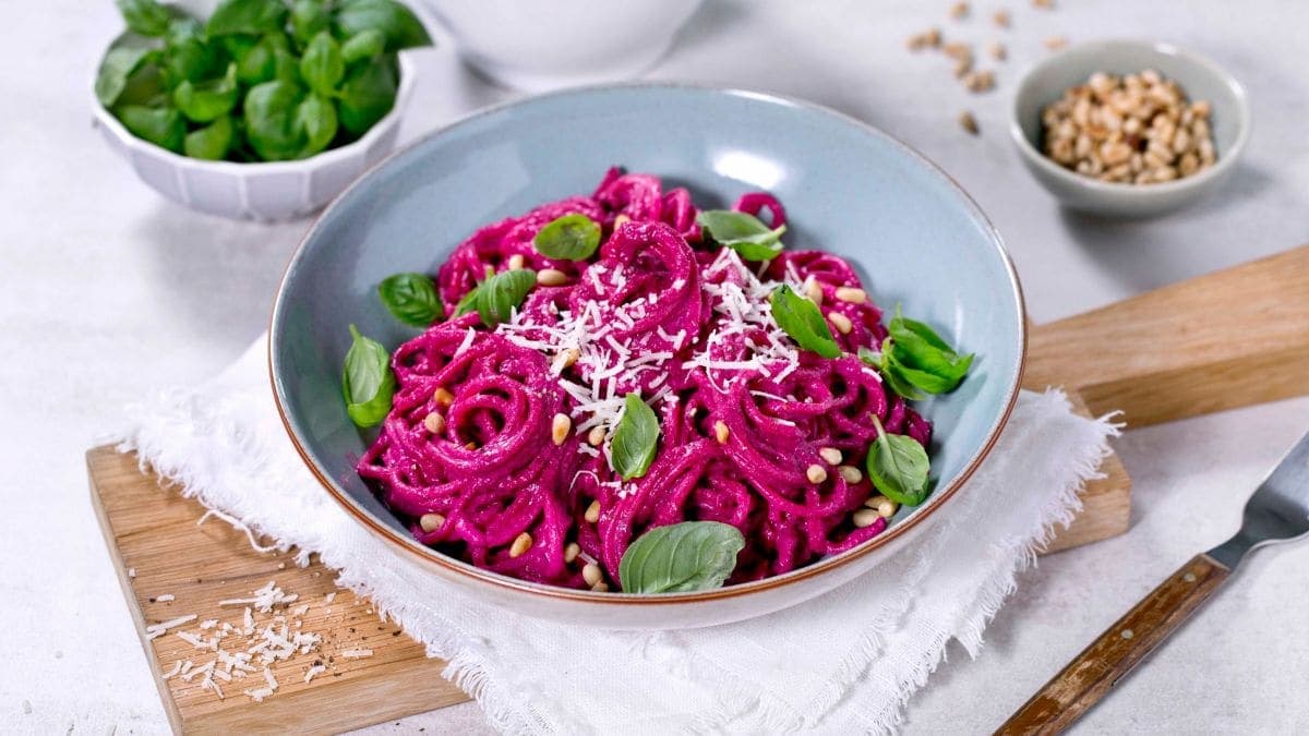Next ImageSpaghetti med rødbetpesto