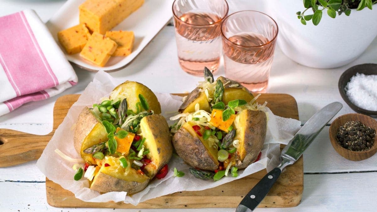 Bakt potet med asparges og kryddersmør