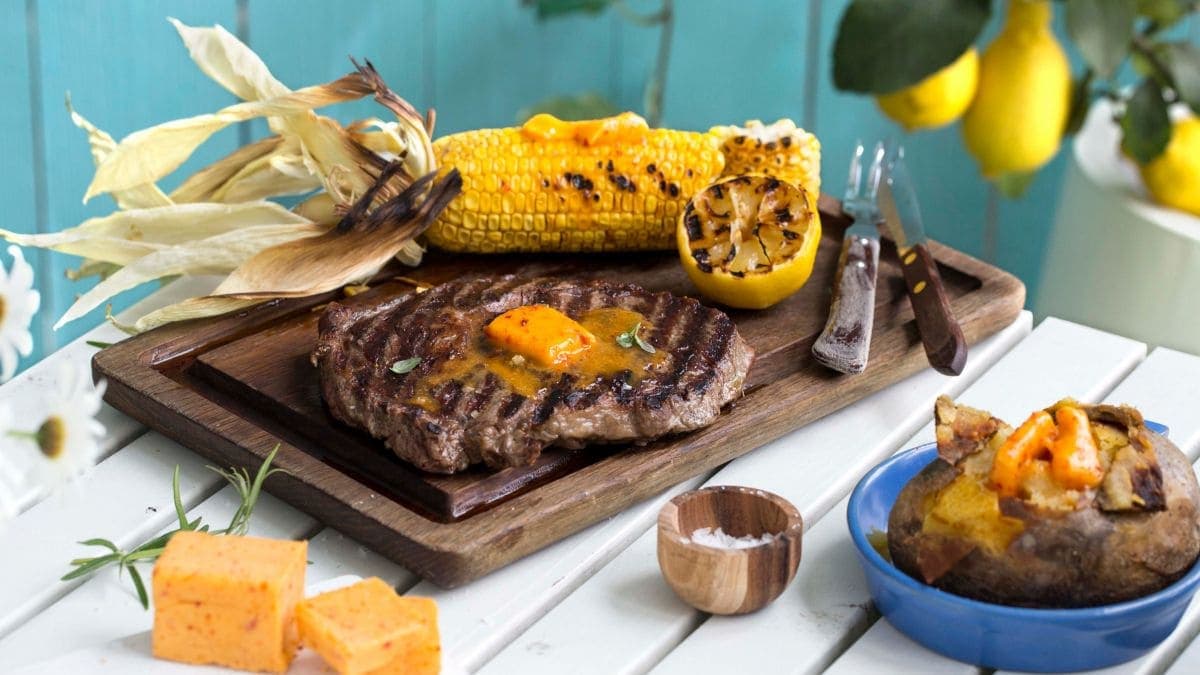 Next ImageGrillet entrecôte med bakt potet og mais